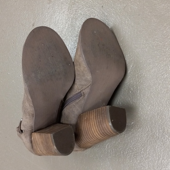 G by GUESS TAUPE COLORED, HEELED, OPEN TOED BOOTIES - Picture 4 of 9